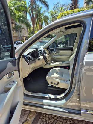 VOLVO-XC90-2023