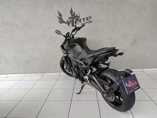 YAMAHA-MT-09-2023