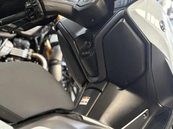 YAMAHA-XMAX 300 CONNECTED ABS YAMAHA-XMAX 300 CONNECTED ABS-2026