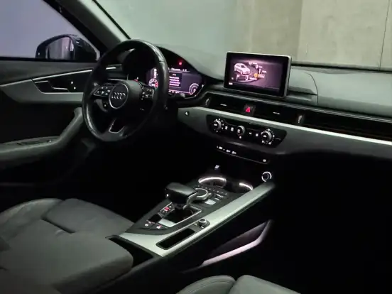AUDI-A4-2017