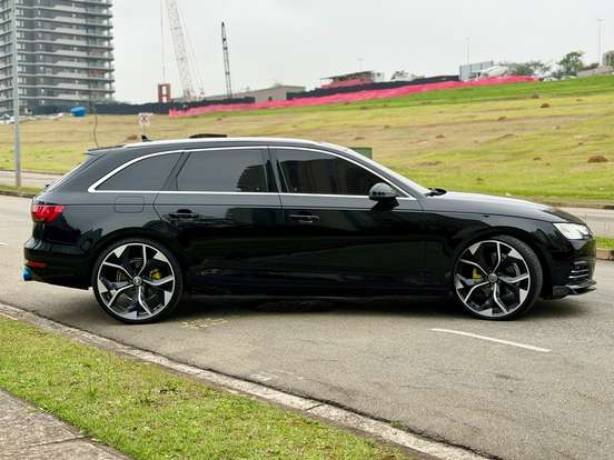 AUDI-A4-2017