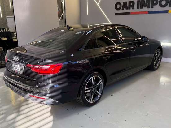 AUDI-A4-2022