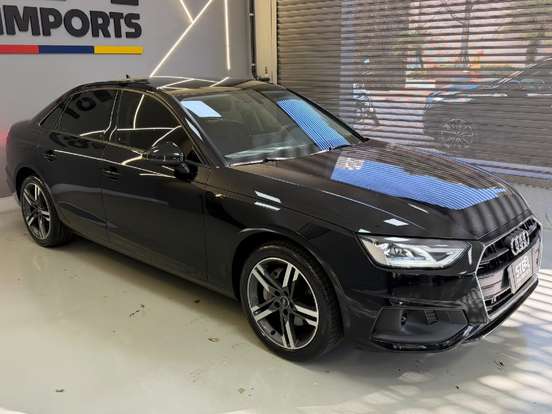AUDI-A4-2022