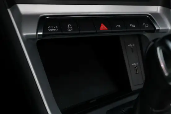 AUDI-Q3-2020