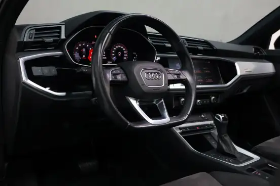 AUDI-Q3-2020
