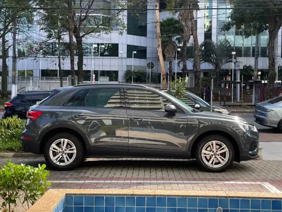 AUDI-Q3-2021