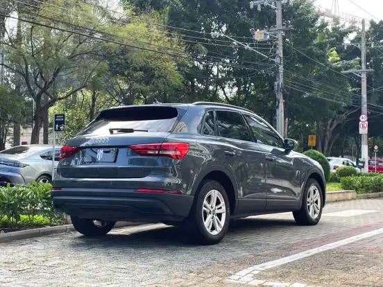 AUDI-Q3-2021