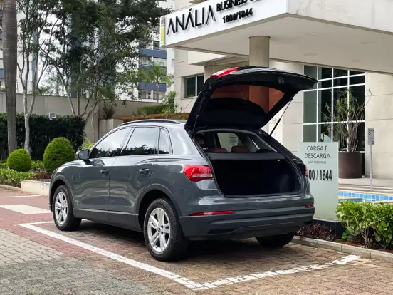AUDI-Q3-2021
