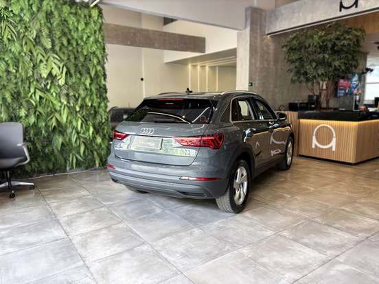 AUDI-Q3-2021