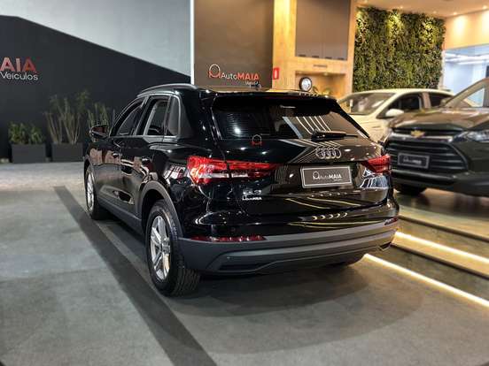 AUDI-Q3-2021