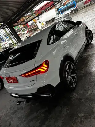 AUDI-Q3-2023