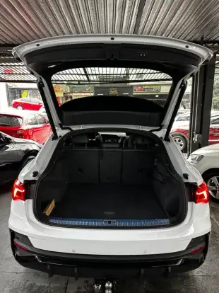 AUDI-Q3-2023