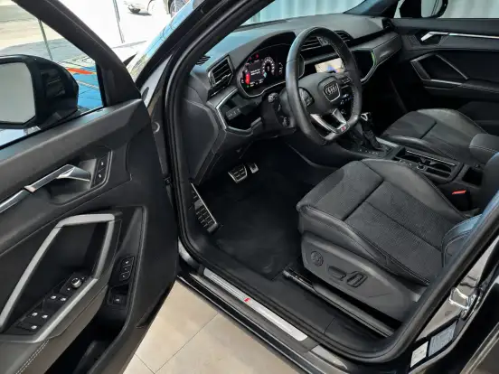 AUDI-Q3-2.0 40 TFSI GASOLINA PERFORMANCE BLACK PLUS QUATTRO TIPTRONIC AUDI-Q3-2024