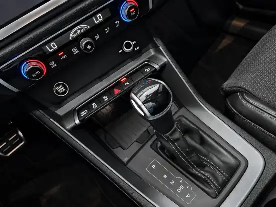AUDI-Q3-2024
