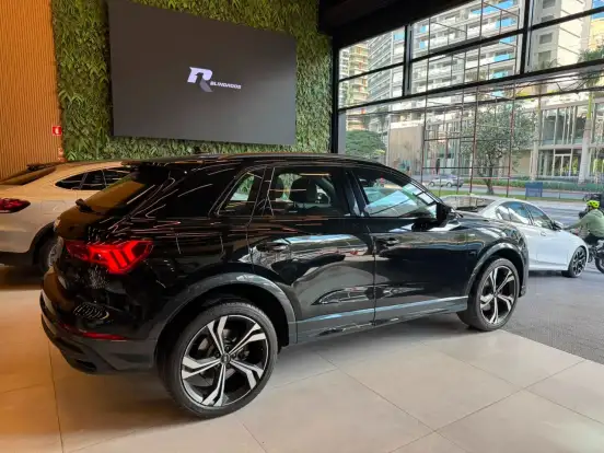 AUDI-Q3-2023