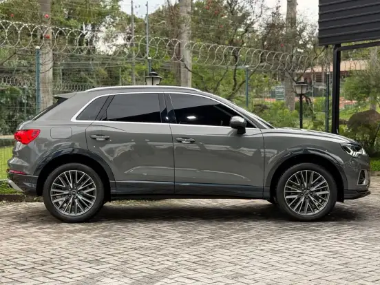 AUDI-Q3-2024