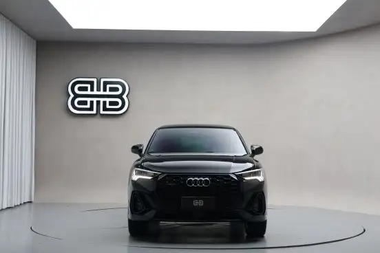 AUDI-Q3-2022