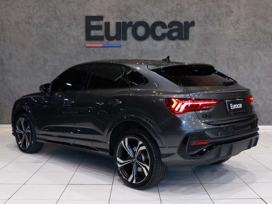 AUDI-Q3-2024