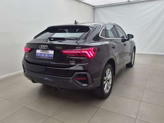 AUDI-Q3-2022
