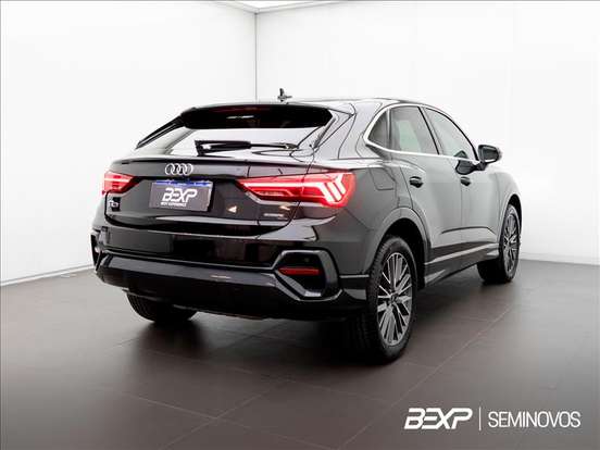 AUDI-Q3-2023