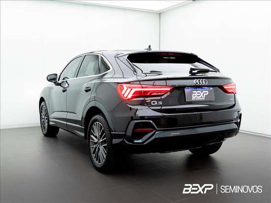 AUDI-Q3-2023