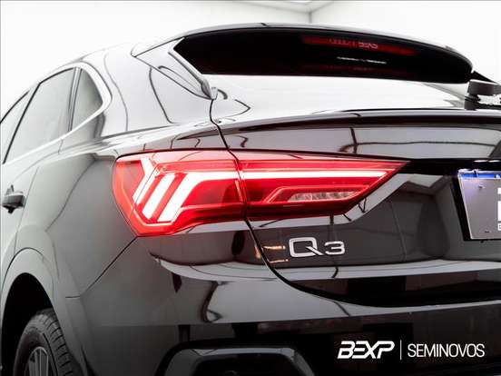 AUDI-Q3-2023