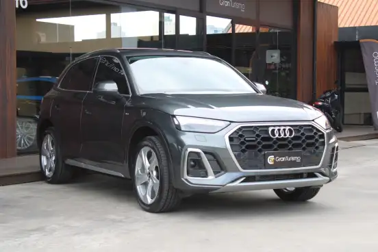 AUDI-Q5-2021
