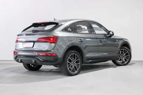 AUDI-Q5-2021
