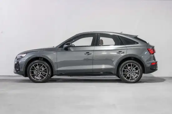 AUDI-Q5-2021