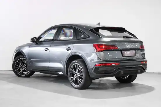 AUDI-Q5-2021