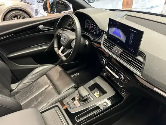 AUDI-Q5-2021