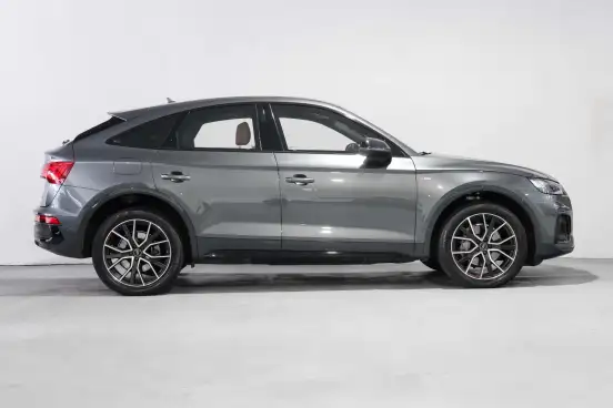 AUDI-Q5-2021