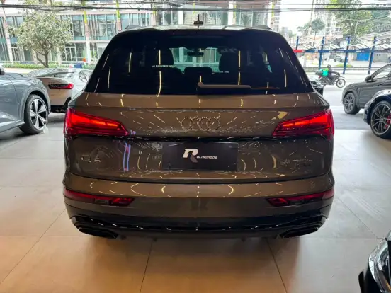 AUDI-Q5-2024