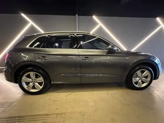 AUDI-Q5-2020