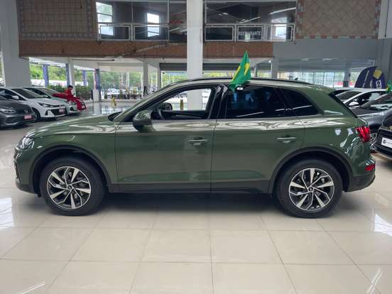 AUDI-Q5-2022