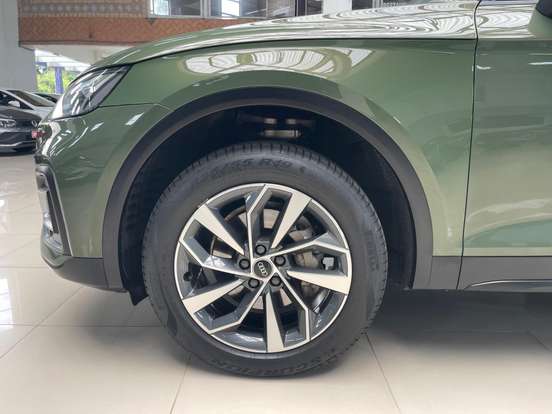 AUDI-Q5-2022