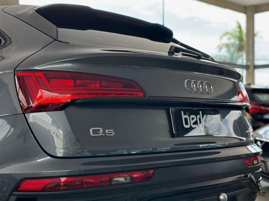 AUDI-Q5-2022