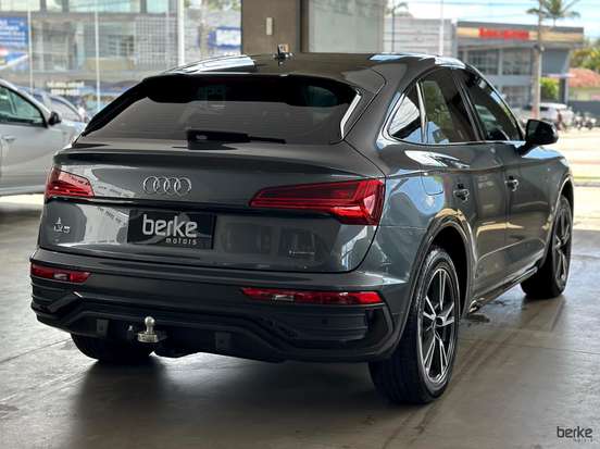 AUDI-Q5-2022