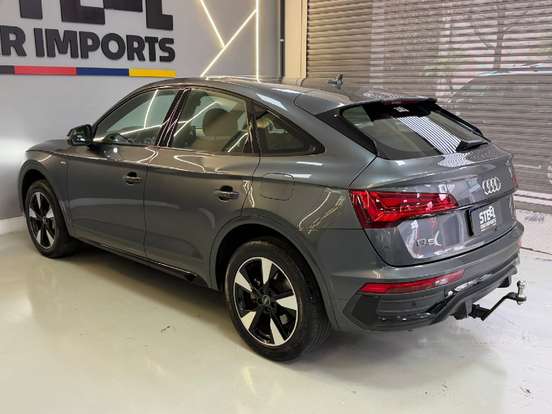AUDI-Q5-2022
