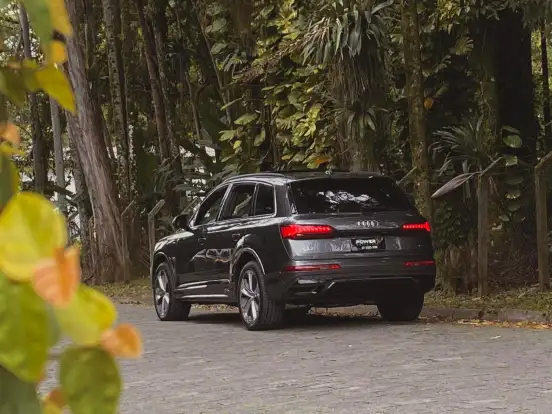 AUDI-Q7-2022