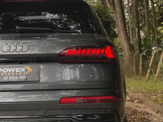 AUDI-Q7-2022