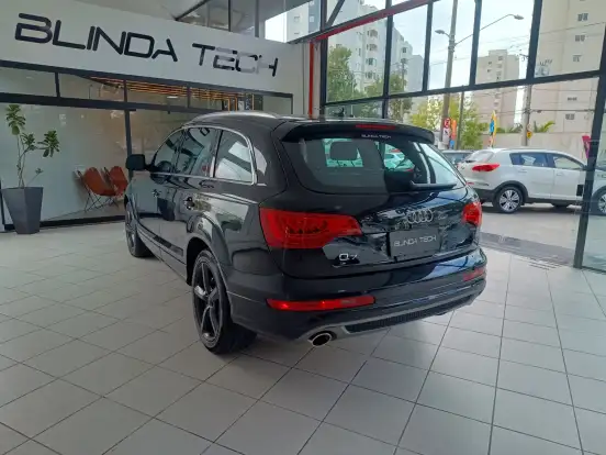 AUDI-Q7-2010