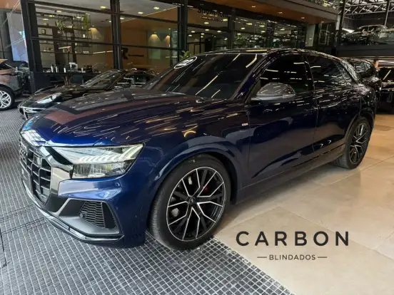 AUDI-Q8-2021