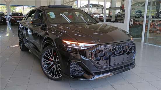 AUDI-Q8-2025