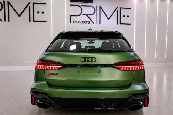 AUDI-RS6-2021