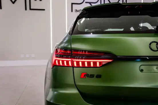 AUDI-RS6-2021
