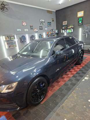 AUDI-A4-2017