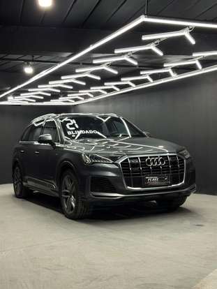 AUDI-Q7-2021