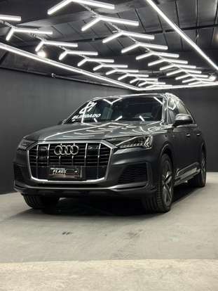 AUDI-Q7-2021