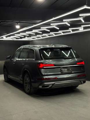 AUDI-Q7-2021